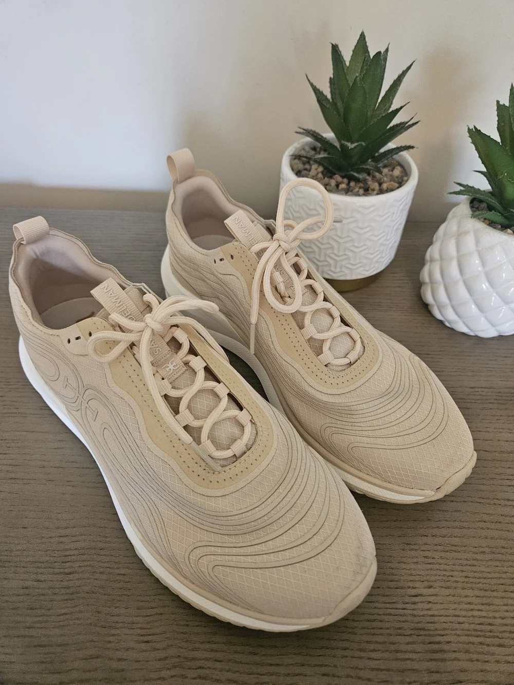 NWOT Sam Edelman Women's Light Ecru Sand Lace-Up Performance Sneakers